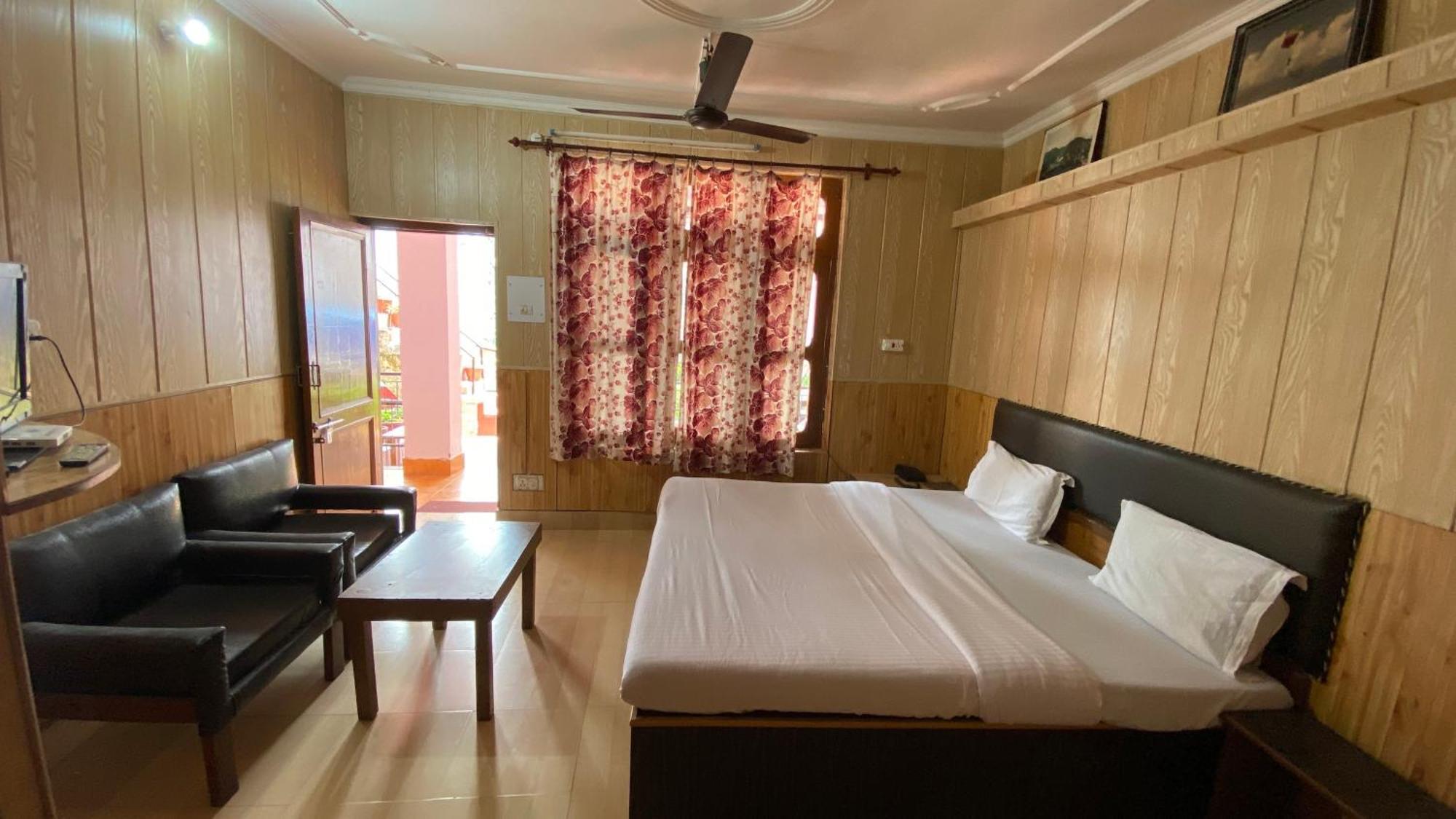 Hotel Ekant Lodge МакЛеод Ганж Екстериор снимка